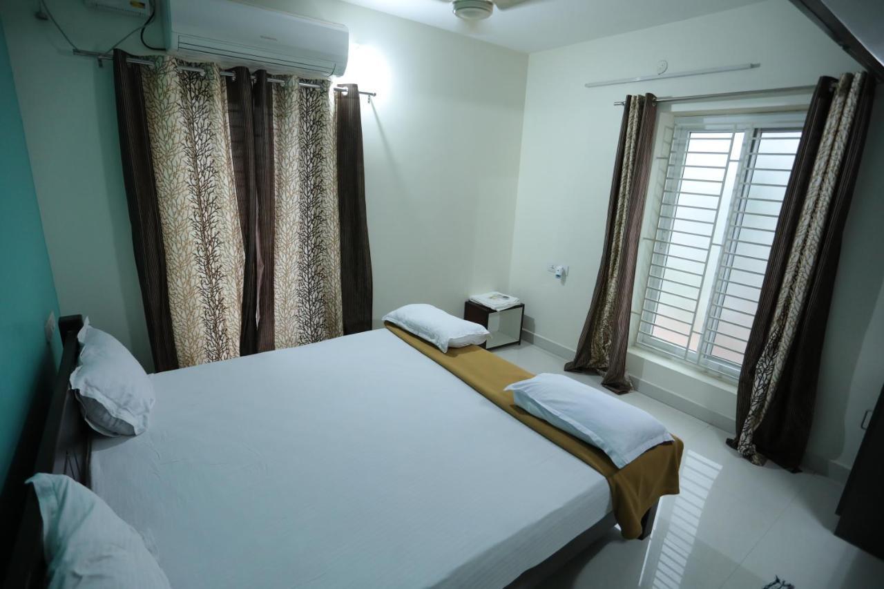 Готель Moonlight Residency Tiruchirappalli Екстер'єр фото