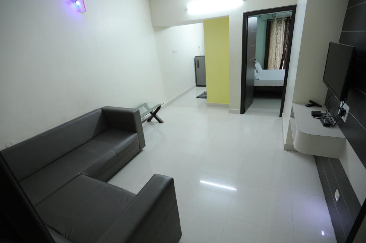 Готель Moonlight Residency Tiruchirappalli Екстер'єр фото