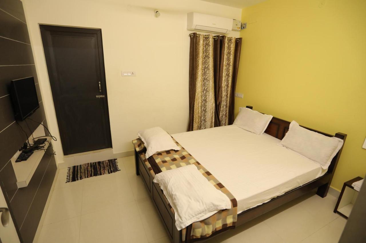 Готель Moonlight Residency Tiruchirappalli Екстер'єр фото