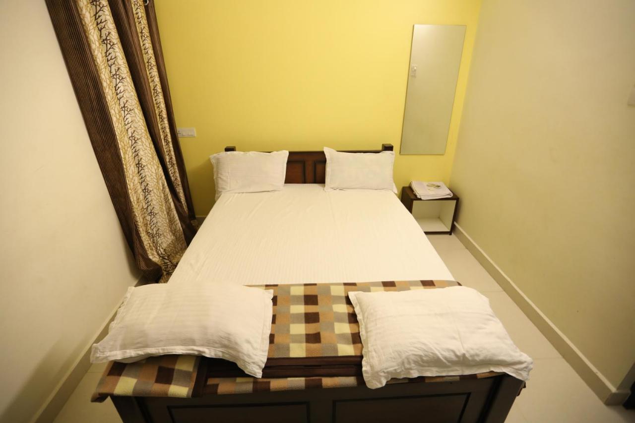 Готель Moonlight Residency Tiruchirappalli Екстер'єр фото