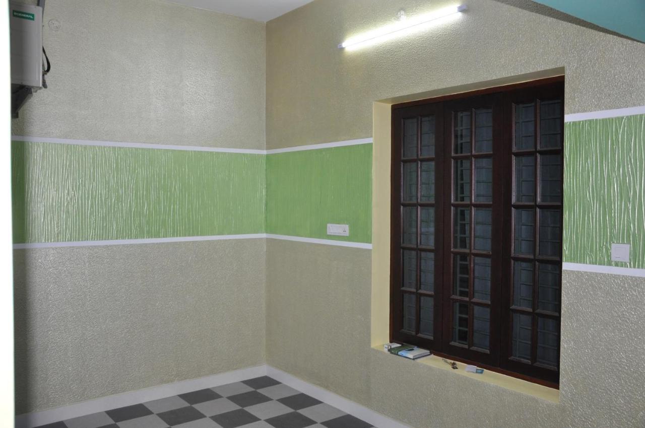 Готель Moonlight Residency Tiruchirappalli Екстер'єр фото